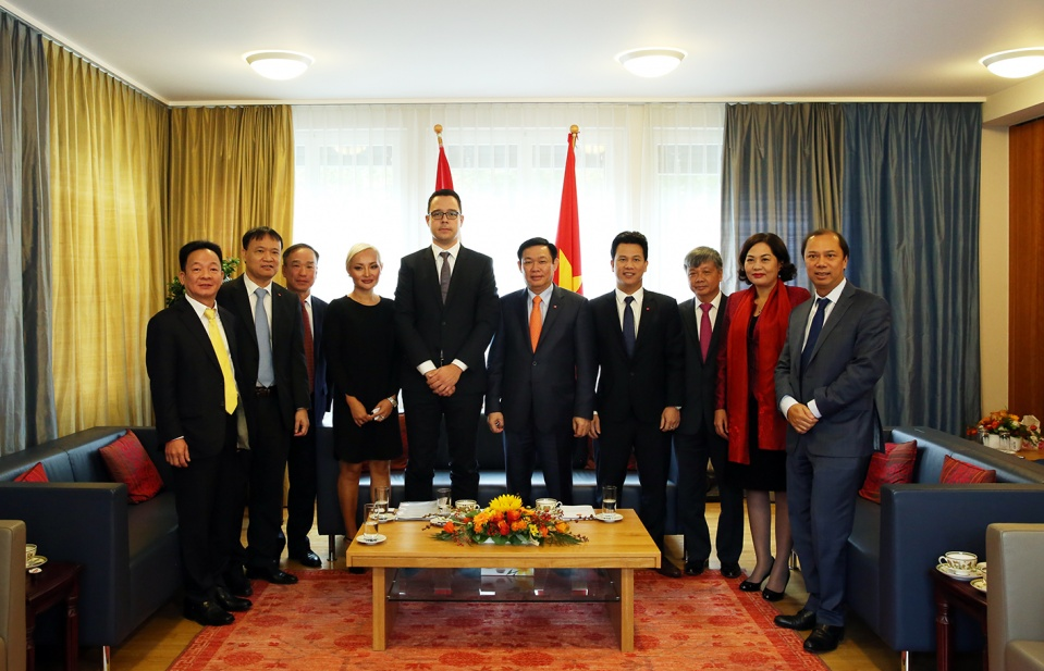 Phó Thủ tướng Vương Đình Huệ tiếp các doanh nghiệp hàng đầu Thụy Sĩ