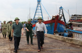 Phó Thủ tướng chỉ đạo ứng phó bão số 10 ở Quảng Bình