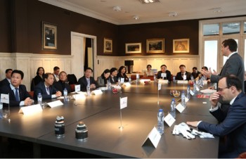 Phó Thủ tướng Vương Đình Huệ thăm các dự án năng lượng sạch của Bỉ