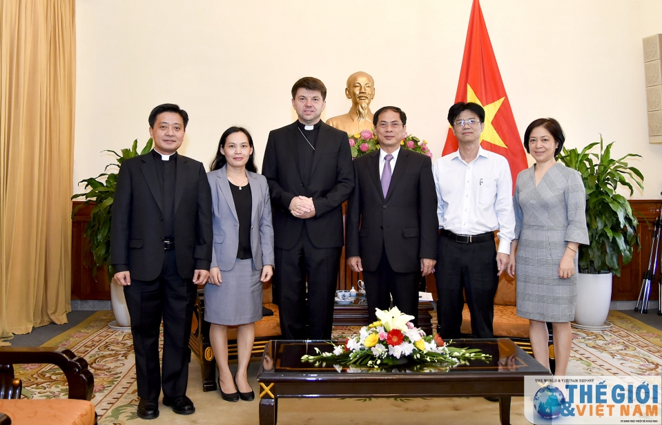 Đặc phái viên không thường trú của Tòa thánh tại Việt Nam chào xã giao Lãnh đạo Bộ Ngoại giao