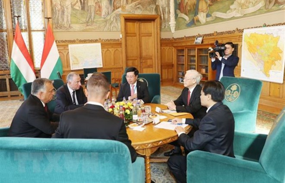 Việt Nam và Hungary tiến hành ký kết nhiều văn kiện hợp tác