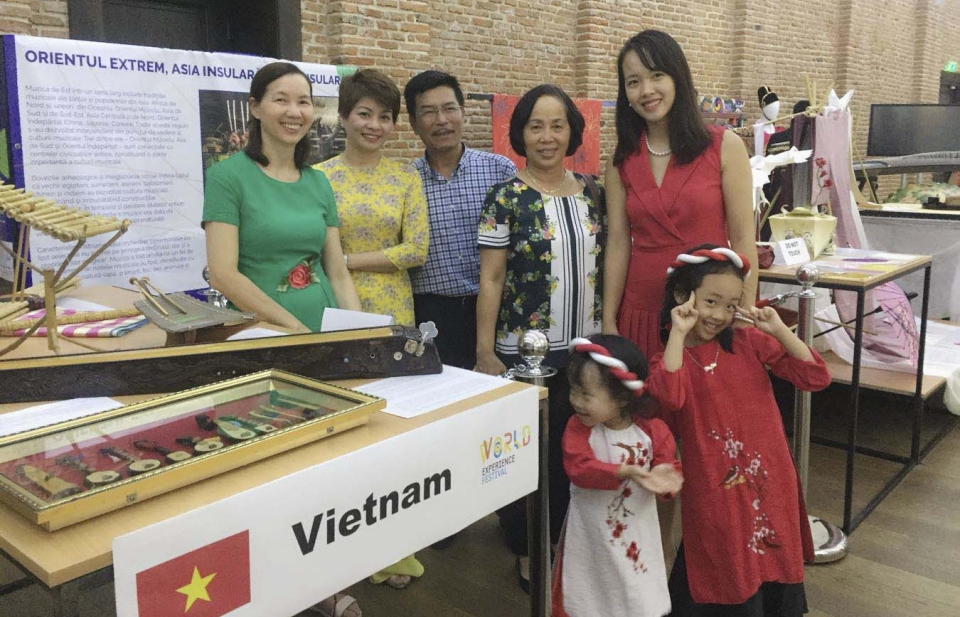 Việt Nam tham dự Embassy Festival tại Romania