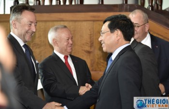 Phó Thủ tướng Phạm Bình Minh ăn trưa làm việc với Đại sứ các nước EU