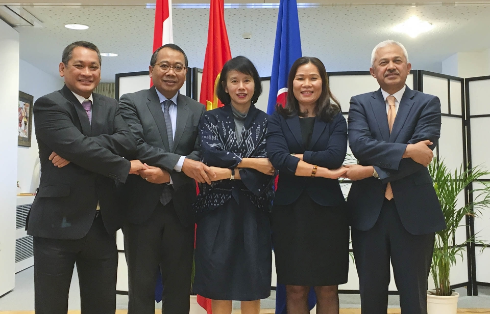 Đại sứ Ngô Thị Hòa chủ trì họp phiên thường kỳ Ủy ban ASEAN tại La Hay