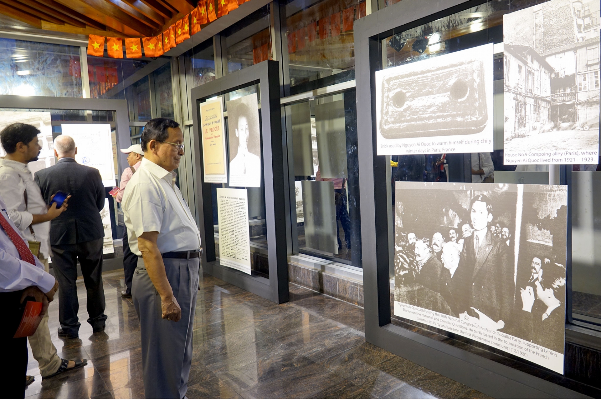 Triển lãm ảnh “Dấu ấn Chủ tịch Hồ Chí Minh” tại Bangladesh