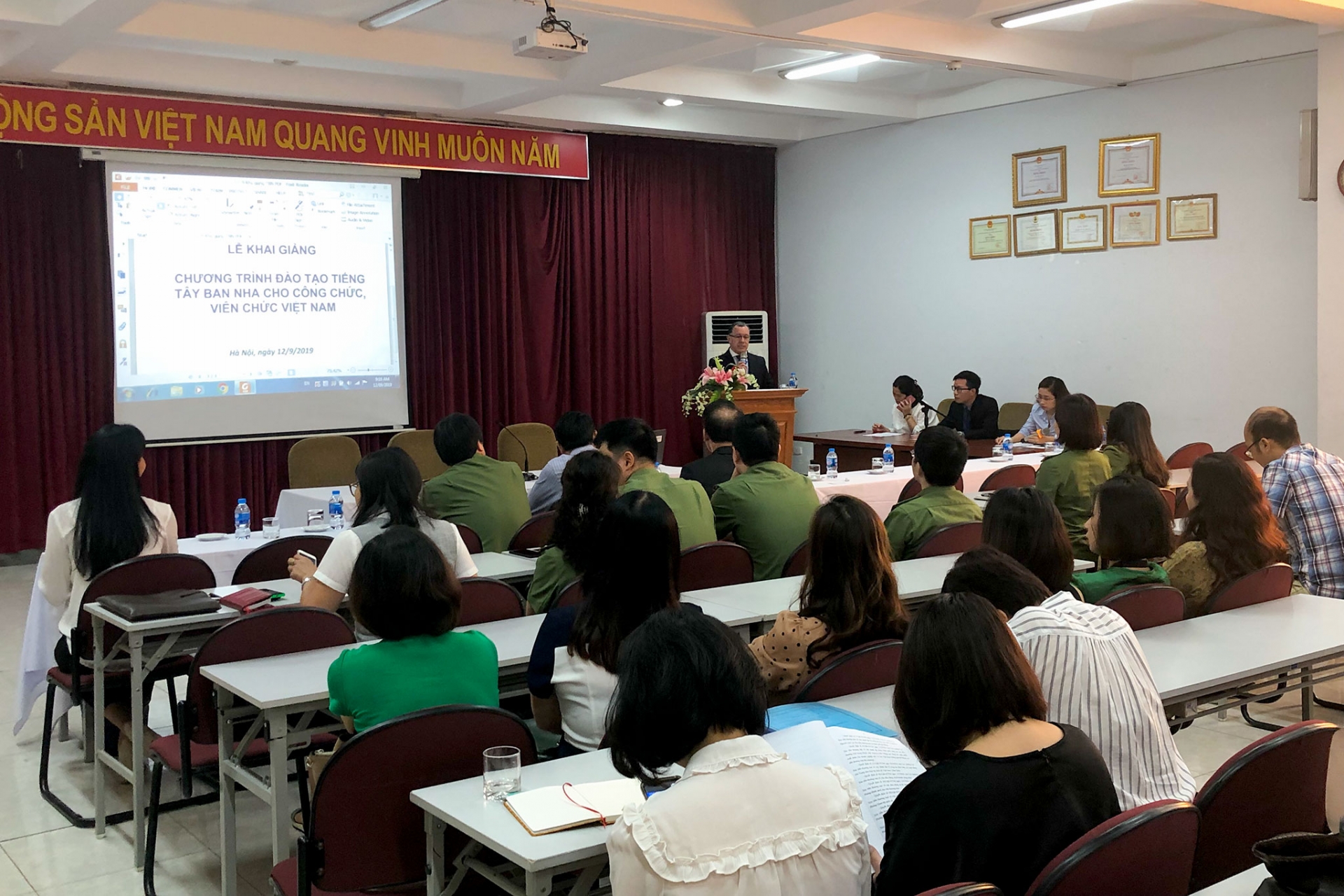 Khai giảng Chương trình đào tạo tiếng Tây Ban Nha dành cho công chức, viên chức Việt Nam