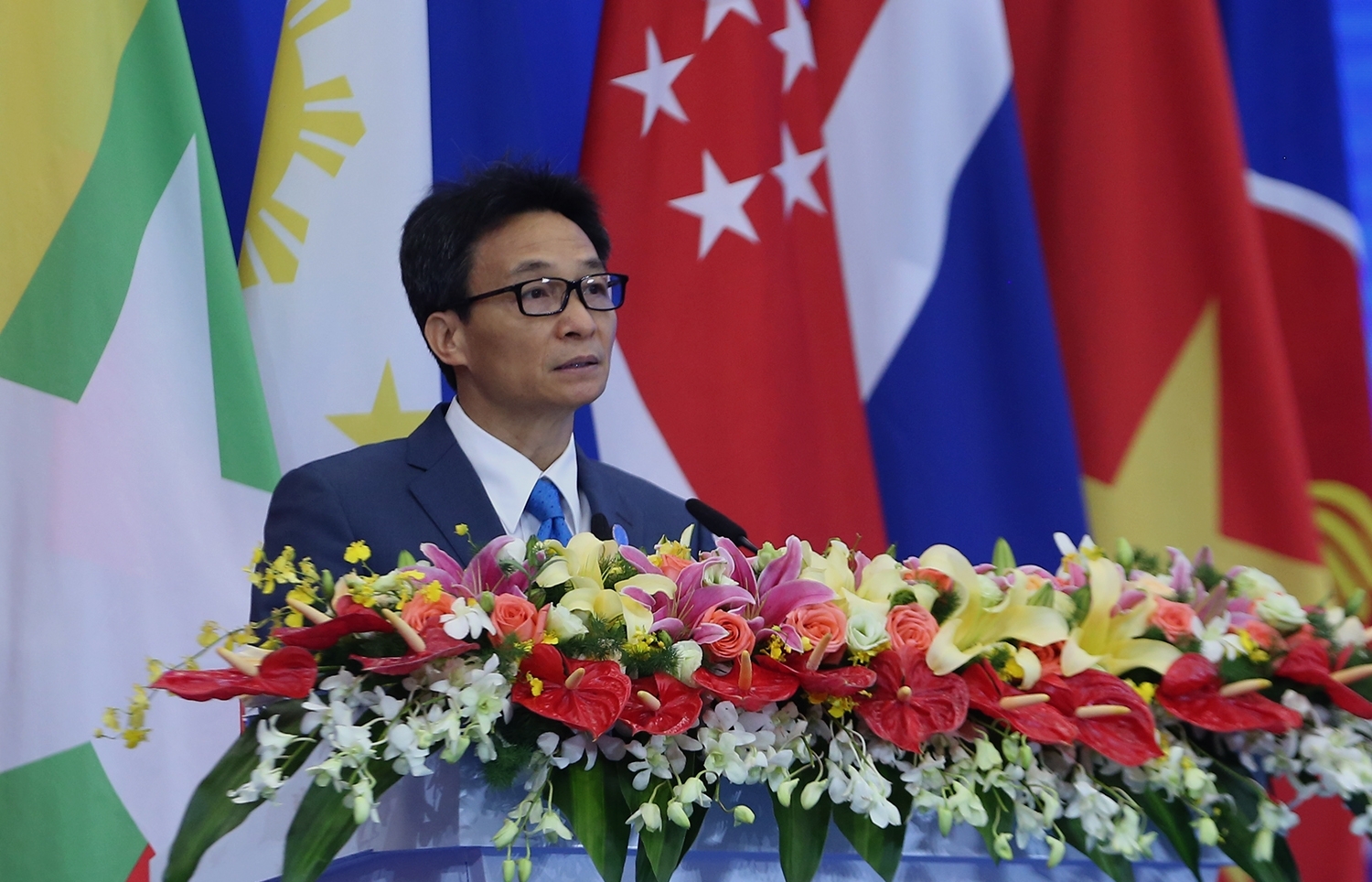 Phó Thủ tướng Vũ Đức Đam dự Hội nghị Thượng đỉnh thương mại-đầu tư Trung Quốc-ASEAN