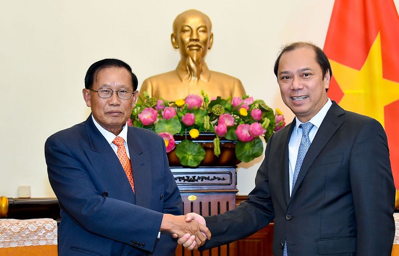 Thứ trưởng Ngoại giao Nguyễn Quốc Dũng tiếp đoàn Học viện Ngoại giao Lào