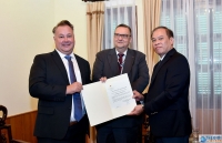 Trao Giấy chấp nhận lãnh sự danh dự Phần Lan tại TP. Hồ Chí Minh