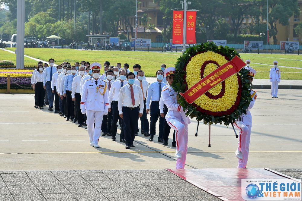 Đoàn Lãnh đạo Bộ Ngoại giao vào Lăng viếng Chủ tịch Hồ Chí Minh dịp Quốc khánh 2/9