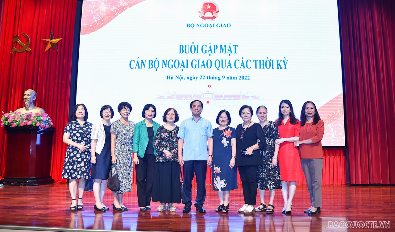 Bộ trưởng Bùi Thanh Sơn mong muốn các cán bộ lão thành tiếp tục truyền lửa cho thế hệ cán bộ ngoại giao kế cận