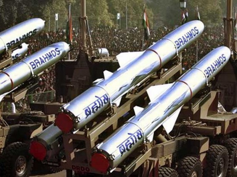Tàu khu trục Ấn Độ đặt mua của Nga được trang bị tên lửa BrahMos