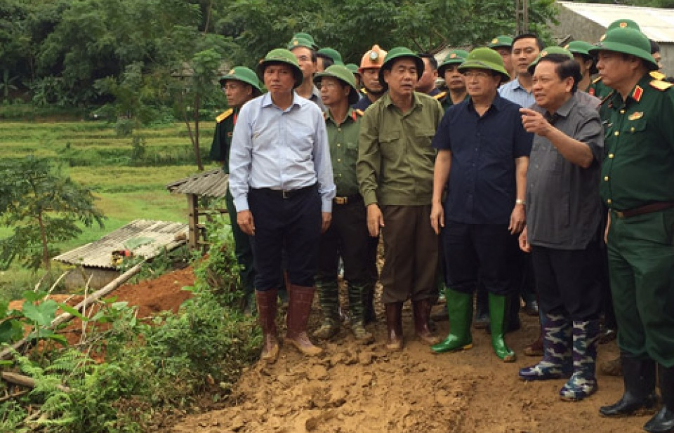 Tích cực tìm kiếm nạn nhân vụ lở đất tại Tân Lạc, Hòa Bình