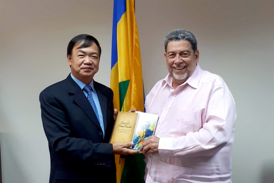 Đại sứ Việt Nam trình Quốc thư tại Saint Vincent và Grenadines tin nhap 20171027135411