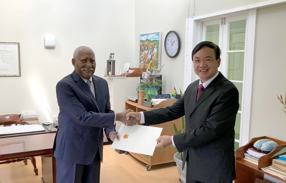 Đại sứ Việt Nam trình Quốc thư tại Saint Vincent và Grenadines