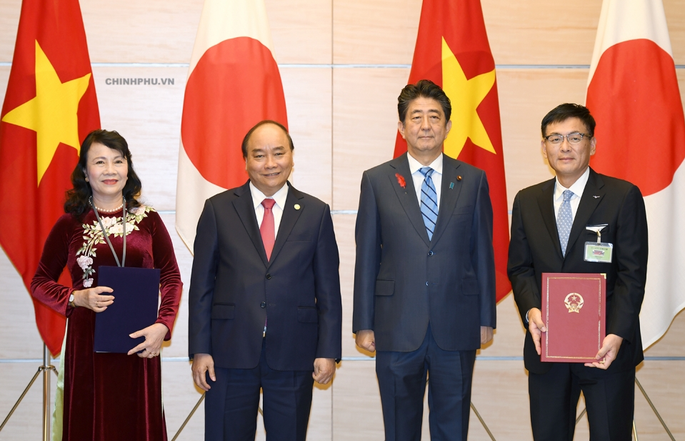 Vietnamese, Japanese PMs hold talks in Tokyo