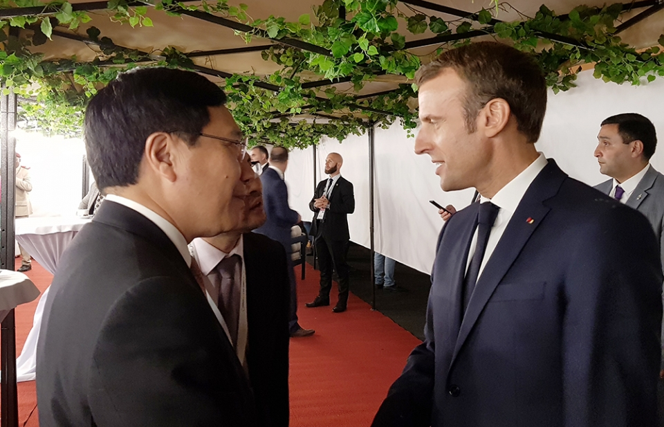 Phó Thủ tướng gặp Tổng thống Pháp tại Armenia