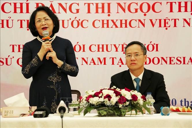 Phó Chủ tịch nước Đặng Thị Ngọc Thịnh thăm Đại sứ quán Việt Nam tại Indonesia