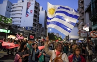 Uruguay bầu cử tổng thống và trưng cầu ý dân về cải cách an ninh