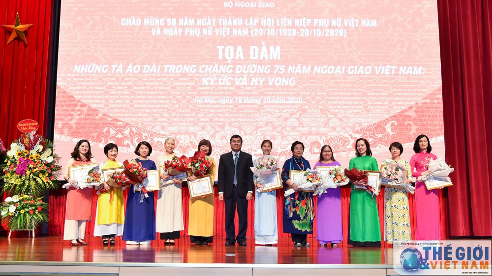 Toàn cảnh Lễ kỷ niệm 90 năm ngày Phụ nữ Việt Nam của Bộ Ngoại giao