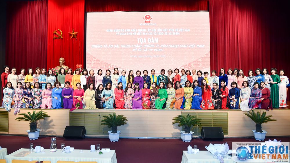 Toàn cảnh Lễ kỷ niệm 90 năm ngày Phụ nữ Việt Nam của Bộ Ngoại giao