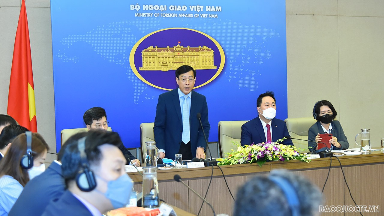 Đại sứ Trần Thanh Huân phát biểu tại Tọa đàm Kết nối Quảng Bình - Hàn Quốc, ngày 15/10/2021. (Ảnh: Tuấn Anh)
