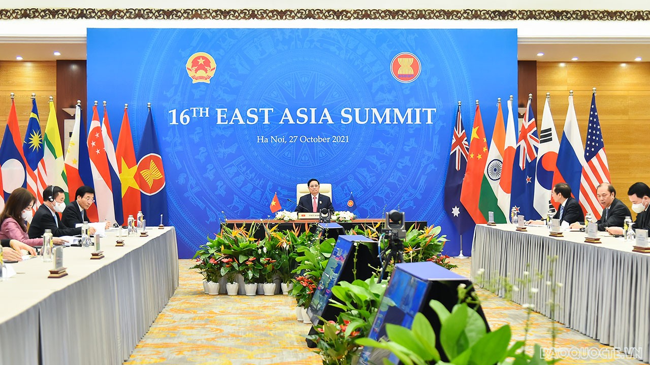 Tối ngày 27/10, Thủ tướng Chính phủ Phạm Minh Chính đã tham dự Hội nghị Cấp cao Đông Á (EAS) lần thứ 16, cùng Lãnh đạo các nước ASEAN và các Đối tác gồm Trung Quốc, Nhật Bản, Hàn Quốc, Australia, New Zealand, Ấn Độ, Nga, Hoa Kỳ và Tổng Thư ký ASEAN. (Ảnh: Tuấn Anh)