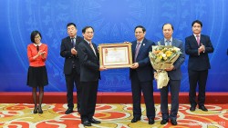 Trao tặng Huân chương Lao động và Bằng khen của Thủ tướng cho năm Chủ tịch ASEAN 2020
