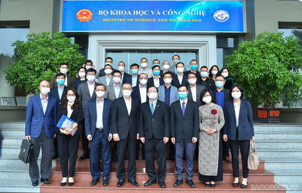 Đoàn Trưởng cơ quan đại diện Việt Nam ở nước ngoài nhiệm kỳ 2021-2024 làm việc tại Bộ Khoa học và Công nghệ