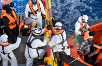 Cảnh sát biển Italy cứu 1.400 người trên biển Địa Trung hải