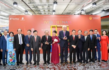 Thủ tướng khai trương Tuần lễ hàng Việt Nam tại Singapore