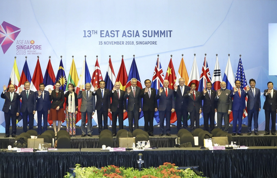 Thủ tướng dự Phiên toàn thể Hội nghị Cấp cao Đông Á lần thứ 13