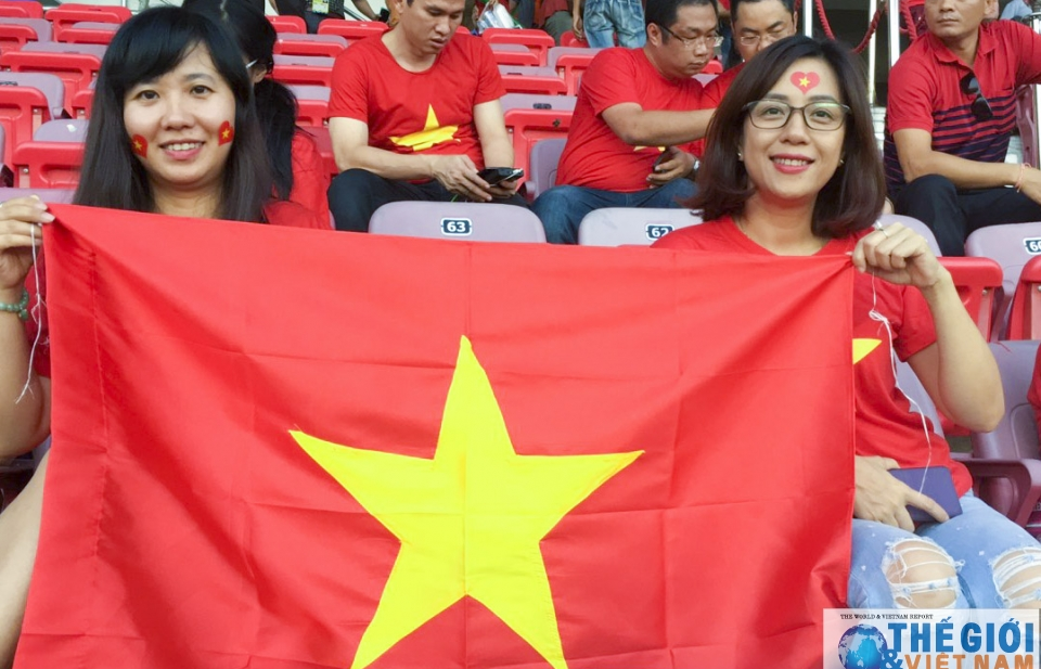 Những hình ảnh đầu tiên của CĐV tiếp lửa đội tuyển Việt Nam - Myanmar