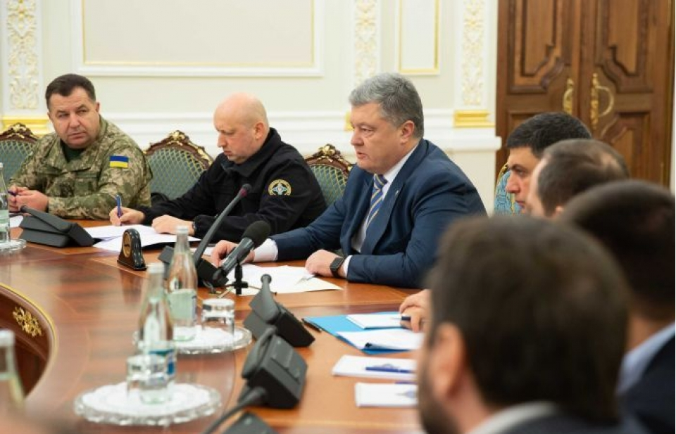 Tổng thống Ukraine ký sắc lệnh áp dụng thiết quân luật