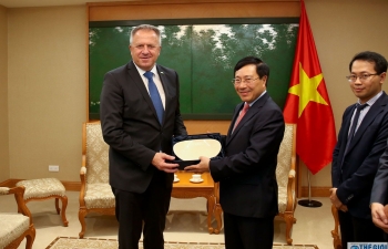 Phó Thủ tướng Phạm Bình Minh tiếp Bộ trưởng Phát triển kinh tế và Công nghệ Slovenia