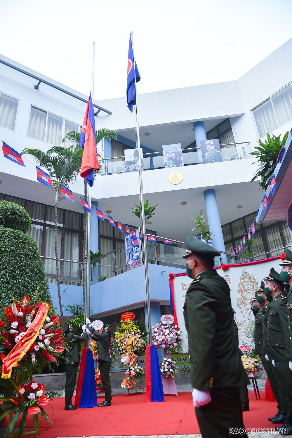 Lễ thượng cờ kỷ niệm 67 năm Quốc khánh Vương quốc Campuchia tại Hà Nội