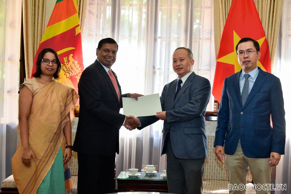 Đại sứ quán Sri Lanka tại Việt Nam ủng hộ nạn nhân lũ lụt miền Trung
