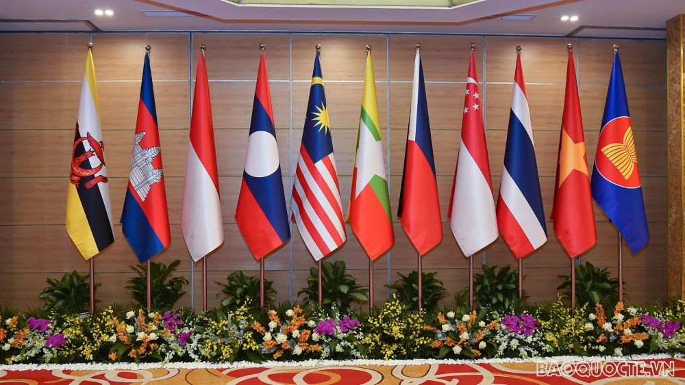 Treo cờ ASEAN: Quan hệ hợp tác kinh tế và chính trị giữa các quốc gia trong khối ASEAN ngày càng trở nên quan trọng. Năm 2024, chúng ta sẽ thấy nhiều hoạt động được tổ chức để thể hiện tình đoàn kết và hợp tác giữa các nước trong khối ASEAN. Hãy xem hình ảnh về treo cờ ASEAN để hiểu rõ hơn về sự quan trọng của quan hệ ASEAN.
