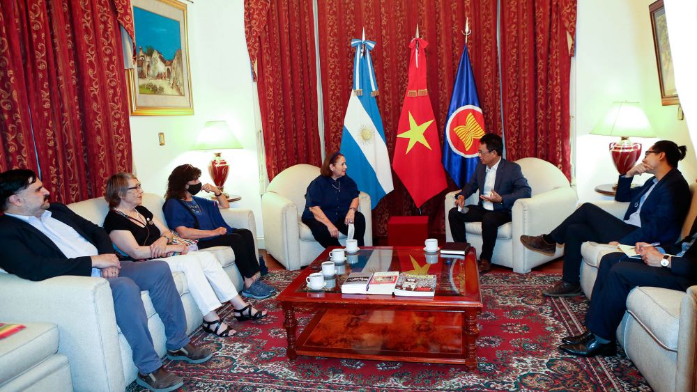Đại sứ Dương Quốc Thanh đã tiếp bà Poldi Sosa Schmidt, Chủ tịch Viện Văn hóa Argentina - Việt Nam (ICAV).