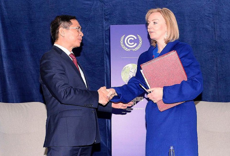 Hội nghị COP26, chiều 1/11, Bộ trưởng Ngoại giao Bùi Thanh Sơn đã có cuộc gặp song phương với Bộ trưởng Ngoại giao và Phát triển Anh Elizabeth Truss. (Nguồn: BNG)