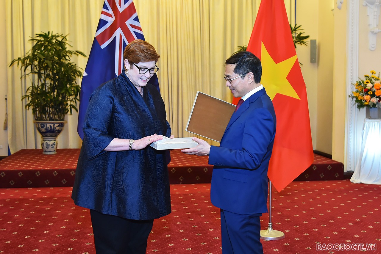 Toàn cảnh Bộ trưởng Bùi Thanh Sơn đón và đồng chủ trì Hội nghị Bộ trưởng Ngoại giao Việt Nam-Australia với Bộ trưởng Marise Payne