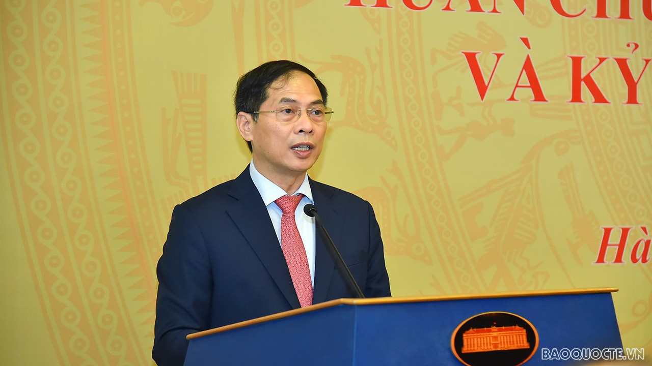 Bộ trưởng Ngoại giao Bùi Thanh Sơn biểu dương và đánh giá cao những thành tích, đóng góp của Vụ đối với ngành ngoại giao.