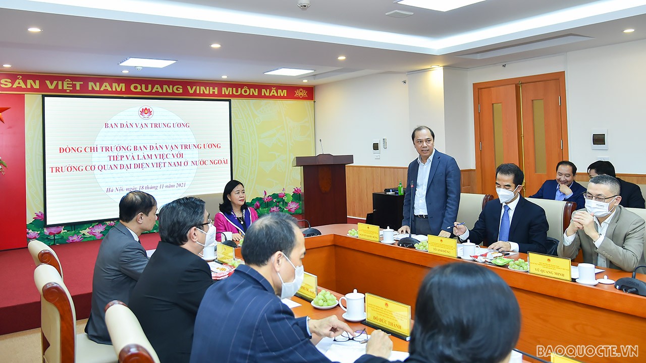 Ban Dân vận Trung ương làm việc với Đoàn Trưởng Cơ quan đại diện về công tác vận động người Việt Nam ở nước ngoài trong tình hình mới
