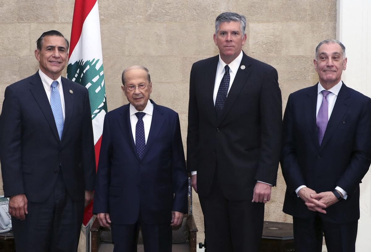 Tổng thống Liban Michel Aoun (thứ hai từ trái) trong cuộc gặp với phái đoàn Quốc hội Mỹ ngày 20/11. (Nguồn: ivpressonline.com)