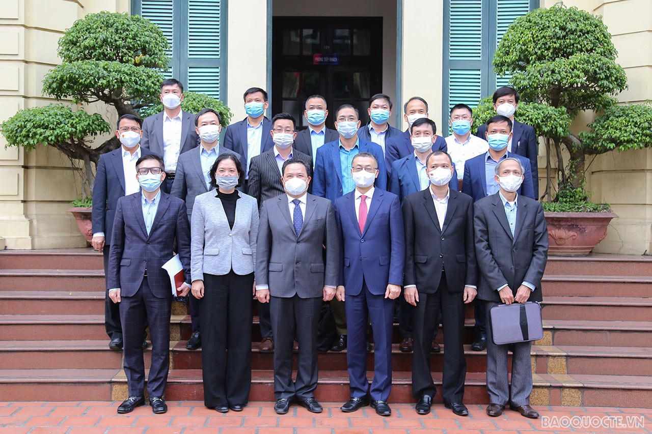 Đoàn Trưởng cơ quan đại diện Việt Nam ở nước ngoài nhiệm kỳ 2021-2024 làm việc tại Bộ Lao động-Thương binh và Xã hội