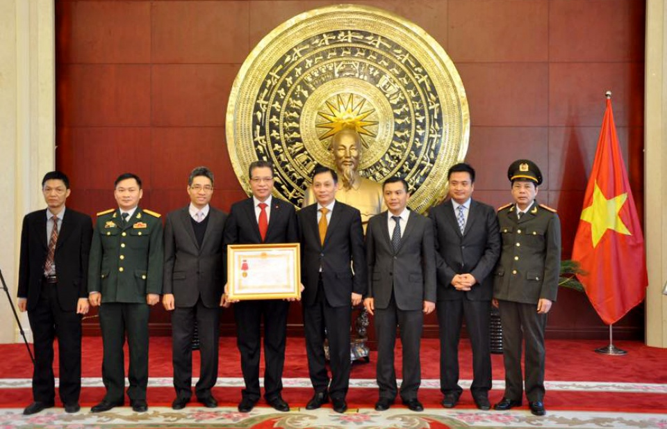 Đại sứ quán VN tại Trung Quốc nhận Huân chương lao động hạng Nhất