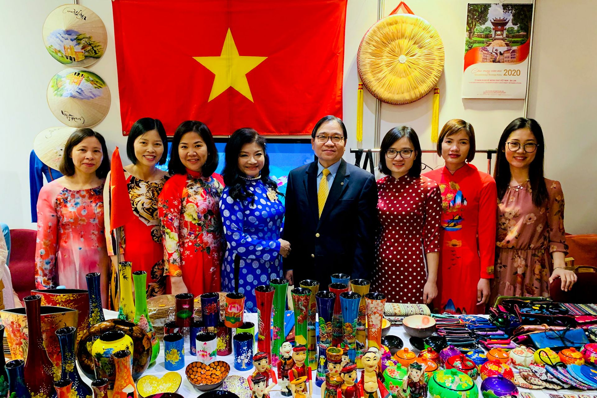 Đại sứ quán Việt Nam tại Ba Lan tham gia Hội chợ từ thiện Bazaar 2019
