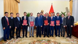 Phó Thủ tướng Phạm Bình Minh trao quyết định bổ nhiệm Vụ trưởng và Tổng Lãnh sự