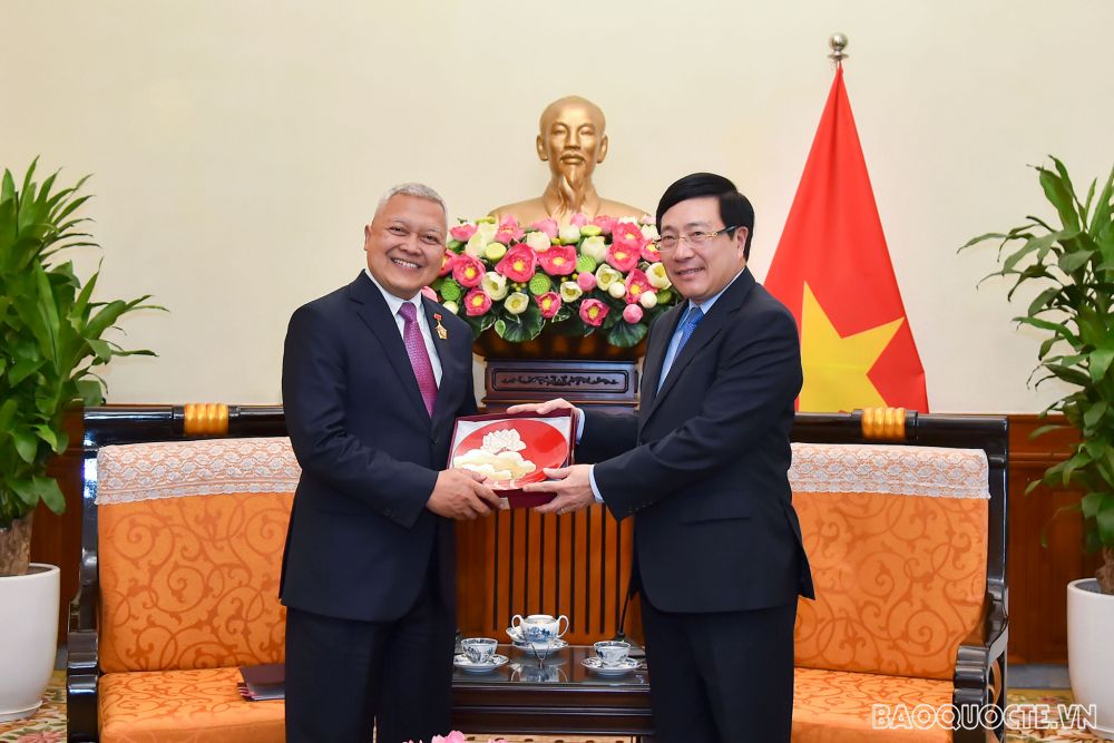 Phó Thủ tướng Phạm Bình Minh tiếp Đại sứ Indonesia Ibnu Hadi chào từ biệt