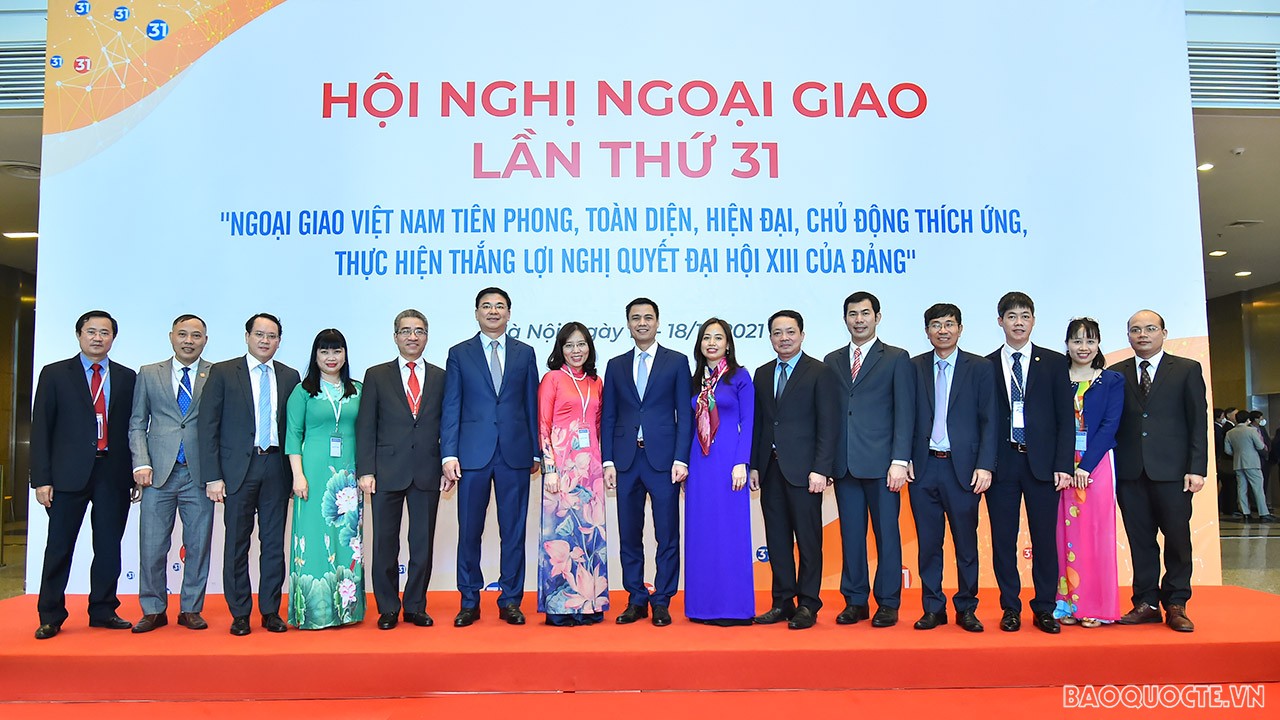 Toàn cảnh Hội nghị về công tác xây dựng Đảng và công tác Đảng ngoài nước qua ảnh